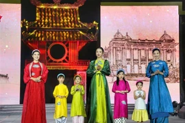 2023年河内旅游奥黛节璀璨开幕