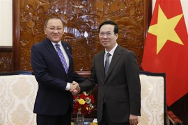 国家主席武文赏会见即将离任的哈萨克斯坦驻越大使叶尔兰