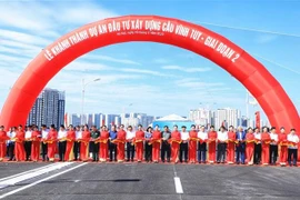政府总理范明政出席河内市永绥桥二期工程竣工剪裁仪式