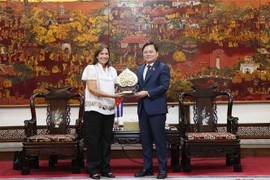 古巴国会高级代表团访问越南北宁省