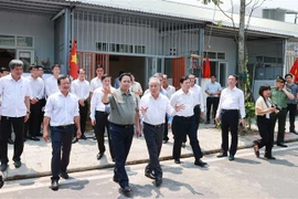 范明政总理视察承天顺化省的项目工程施工进度