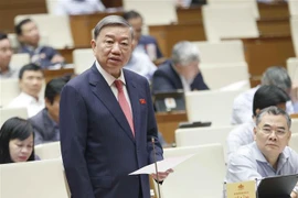 第十五届国会第六次会议：公安部长就个人信息被泄露和反腐败反消极现象回答国会代表的质询