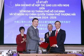 胡志明市外务厅与上海市人民政府外事办公室签署友好交流合作备忘录