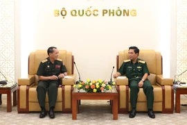 越南与老挝国防部重视开展通信联络合作关系 