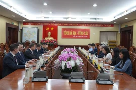 白俄罗斯文化部代表团与巴地头顿省进行文化交流