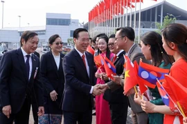 越南国家主席武文赏抵达万象 开始对老挝进行的正式访问