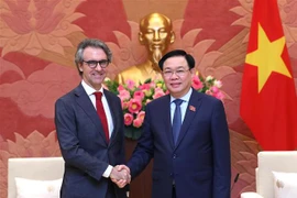 越南国会主席王廷惠会见欧盟驻越南代表团团长和瑞士驻越南大使