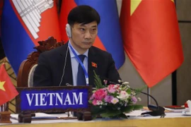 促进柬老越三国在经济互联互通方面的议会间合作
