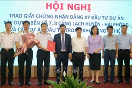 海防市举行新签项目投资许可证颁发仪式