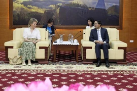 老街省人民委员会主席会见比利时王后兼联合国儿童基金会名誉主席