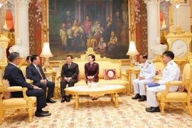 国会主席王廷惠拜访泰国国王哇集拉隆功