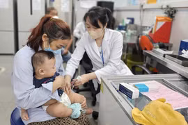 优先向最小年龄段儿童接种五联疫苗