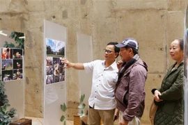 第8届邦美蜀咖啡节：“越南咖啡——创造世界文化遗产之旅” 艺术图片展在得乐省举行