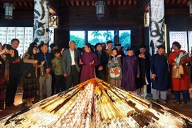 “丹青”书法展将书法艺术和灯光技术融合在一起