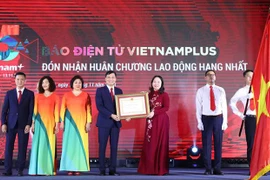 越通社Vietnamplus新闻网荣获国家主席授予一等劳动勋章