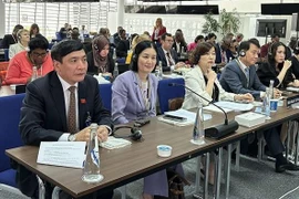 越南国会秘书长裴文强率团出席各国议会秘书长协会会议 