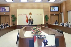 越南国会主席王廷惠会见越南驻外使团团长