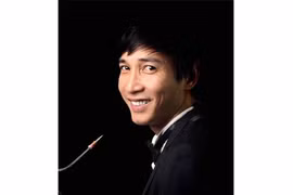 越南才华横溢的巴松管演奏家在河内独奏世界名曲