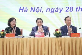 政府总理范明政：保持抑制通货膨胀与促进经济增长均衡和处于合理区间