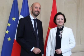 越法加强公共服务活动的合作 