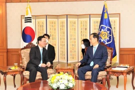 越共中央书记处常务书记武文赏会见韩国总理韩德洙