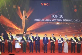 越南政府总理范明政出席2022年越南十名优秀企业家表彰会