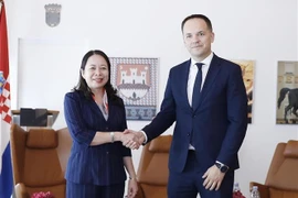 越南国家副主席武氏映春访问克罗地亚