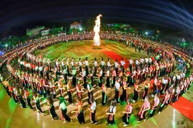 安沛省为“傣族群舞”人类非物质文化遗产代表作名录证书颁证仪式做好准备