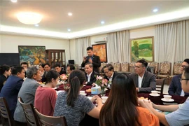 芹苴市人民委员会代表团对马来西亚进行工作访问