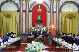 国家主席阮春福与宣光省少数民族威望人士代表会面