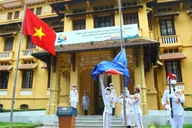 东盟成立55周年升旗仪式在河内隆重举行