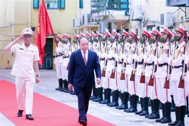 国家主席阮春福探访公安部国内安全局