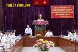 国会主席王廷惠与永隆省委常委会举行工作会谈