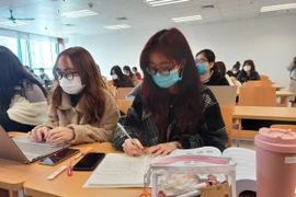 大学生返校上课：疫情防控决不能掉以轻心