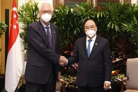 阮春福会见新加坡前总理吴作栋和国务资政兼国家安全统筹部长张志贤