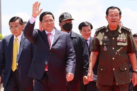 越柬两国总理出席推翻波尔布特政权45周年纪念活动