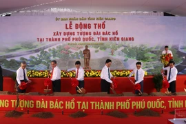 坚江省举行胡志明主席塑像动工兴建仪式暨富国市烈士祠竣工仪式