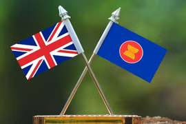 首届东盟 – 英国高官会在伦敦举行