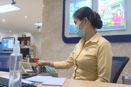 老挝基普兑美元贬值37.4%