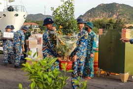 2023年癸卯春节前将年货送到长沙群岛上