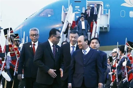 越南国家主席阮春福抵达雅加达 开始对印尼进行国事访问