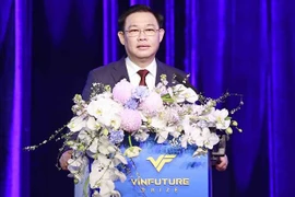 越南国会主席王廷惠出席Vinfuture 科技奖颁奖典礼