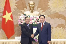 国会主席王廷惠会见老挝和柬埔寨国会对外委员会主任