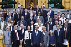 越南国家主席阮春福会见国际著名科学家