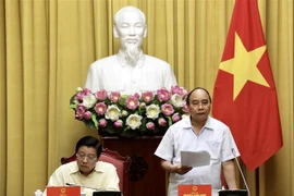 越南国家主席阮春福主持有关建设法治国家提案的会议