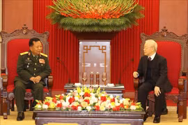 越南领导人会见老挝政府副总理兼国防部长