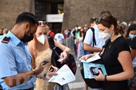 外交部例行记者会：为外国游客入境越南创造便利条件