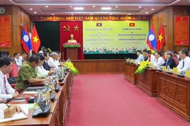 越南广平省与老挝占巴塞省高级代表团举行会谈