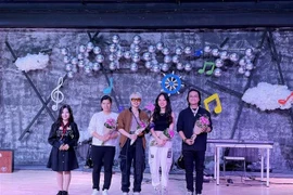 在俄越南大学生“青春之旅程”文艺晚会在莫斯科举行