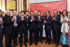 越南政府总理范明政会见旅居比利时越南人社群代表